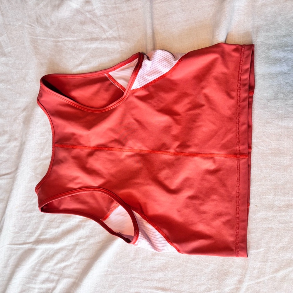 Woman’s Nike Cropped Tank Size Small - Picture 3 of 3